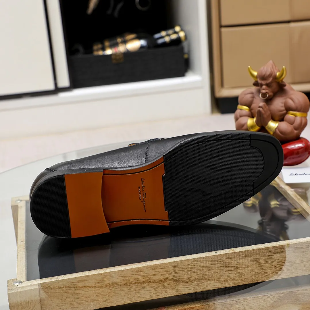 Men's shoes 💰440 🔥Ferragamo's new men's casual slip-on shoes🇨🇳Official website original 1:1 mold, original quality💯Fine workmanship, high-end luxury☘The upper is made of imported Italian first-layer cowhide🌴Luxurious water dyeing🐂Leather lining🍓Rubber wear-resistant and non-slip outsole, breathable and comfortable to wear🍍The first choice for high-taste men, color optional! Code number 38-45